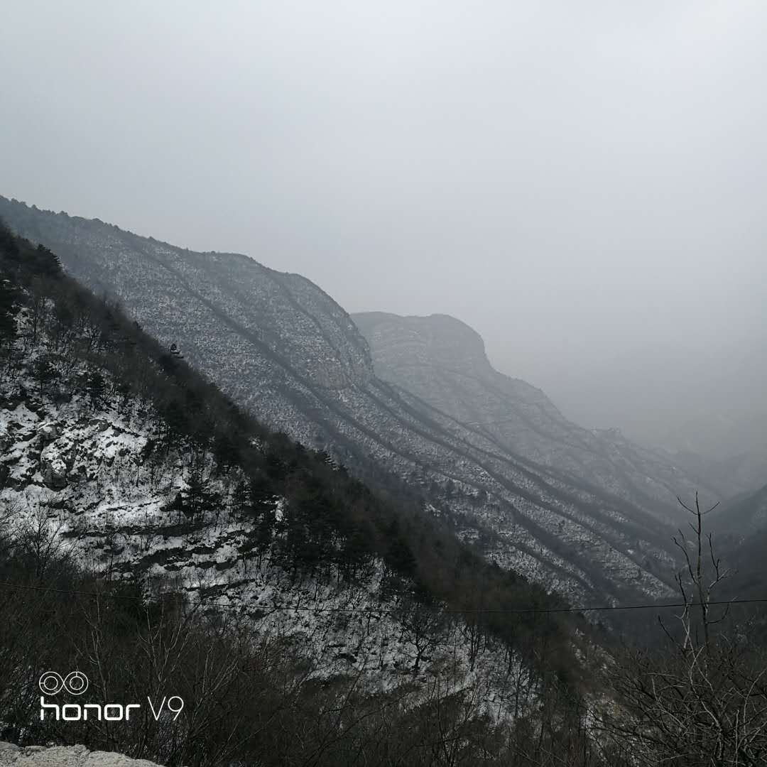 焦作市眾光耐酸瓷業有限公司開工前先去登登山，而且還是雪山